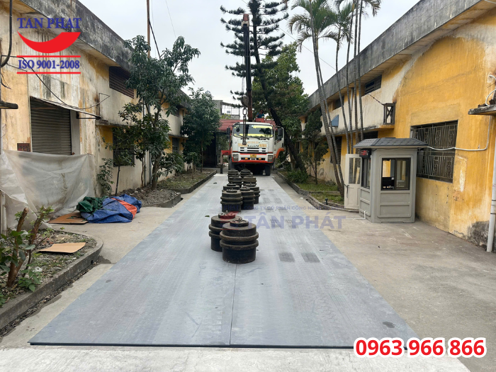 Hạ quả chuẩn để hiệu chuẩn cân chính xác, dán tem kiểm định cân sau khi lắp đặt hoàn thiện