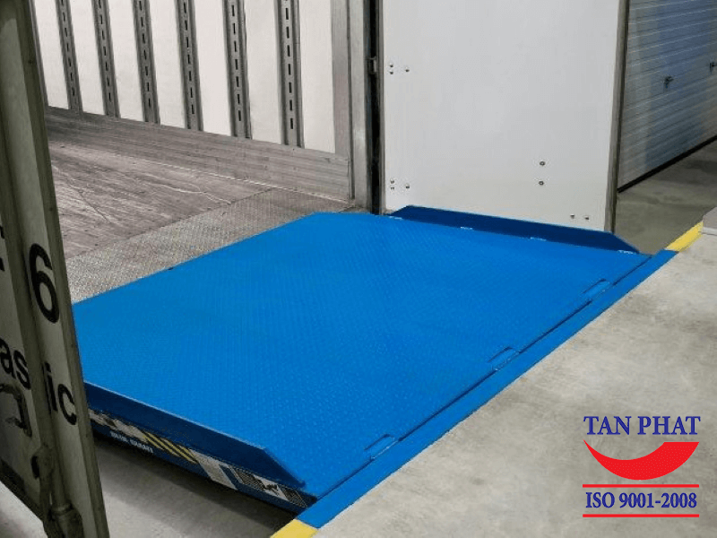 Sàn nâng hạ thủy lực là thiết bị hỗ trợ đắc lực cho xe nâng lên/xuống thùng container