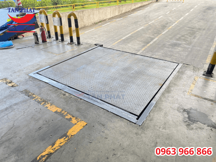 Thiết bị tạo dốc giúp xe nâng có thể đi vào thùng container 