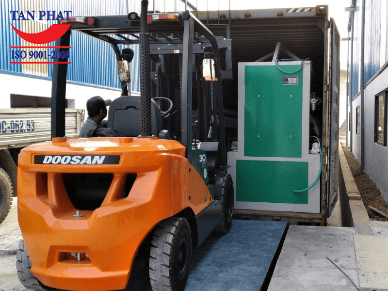 Sử dụng sàn nâng thủy ực (Dock Leveler) giúp xe nâng có thể trực tiếp chuyển hàng lên container