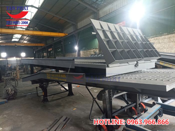 Xưởng sản xuất cầu dẫn xe nâng của Tân Phát