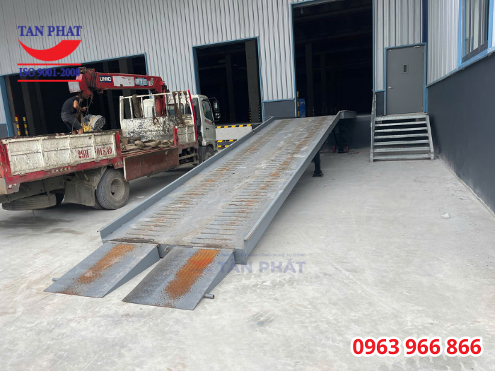 thuê cầu container