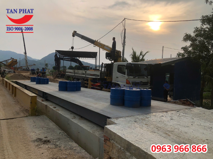 Cân được lắp đặt dạng nổi, khả năng chịu tải 120 tấn