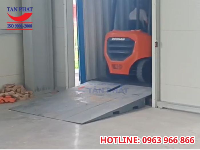 Vì sao nên lựa chọn dốc dẫn xe nâng mini?