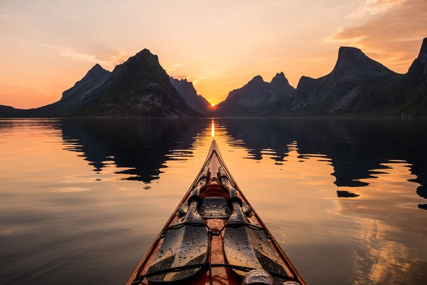 Vẻ đẹp hùng vĩ của Na Uy trên mũi thuyền kayak