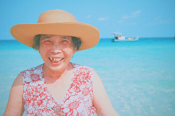 Bộ ảnh bà cháu Ngoại ơi mình đi đâu thế siêu đáng yêu