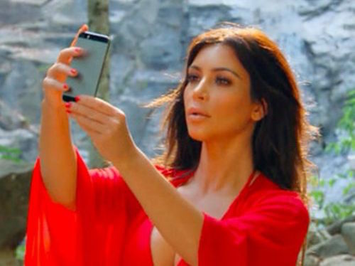Chi hơn 2 tỷ đồng mỗi năm để thuê người sửa ảnh selfie