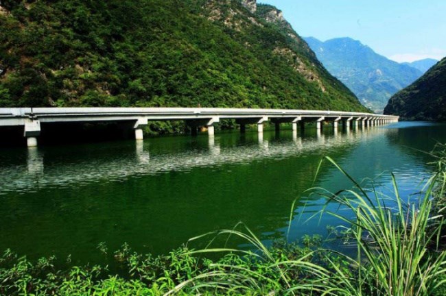 Cầu lạ nhất Trung Quốc không bắc qua sông!