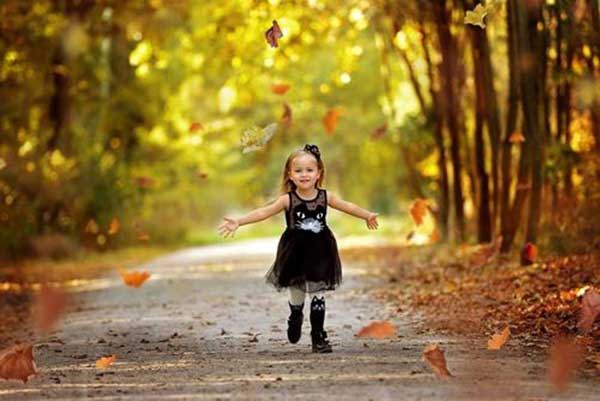 Cô con gái 5 tuổi đẹp mê hồn dưới ống kính của mẹ