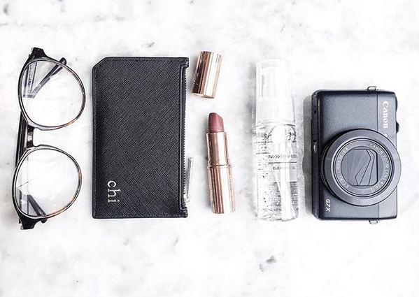 Ảnh flatlay tuyệt đẹp trên instagram của các bạn trẻ Việt