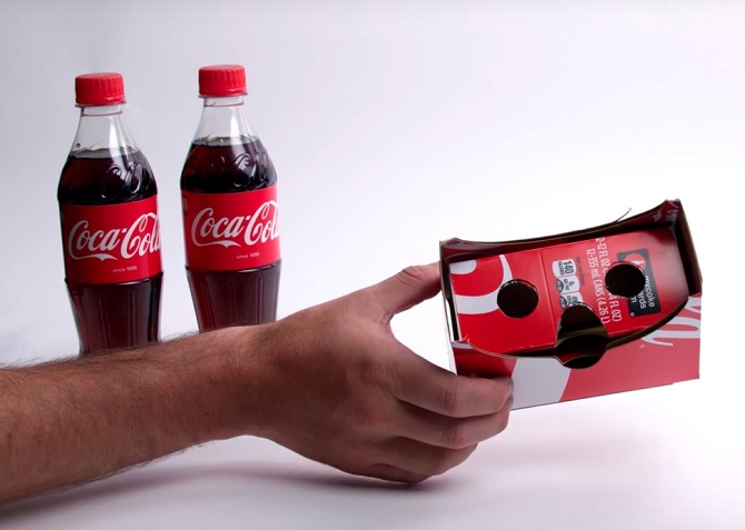 Biến bìa carton đựng chai Coca-Cola thành kính thực tế ảo