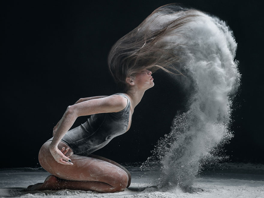 Mê ly bộ ảnh vũ điệu nóng bỏng với... bột mỳ