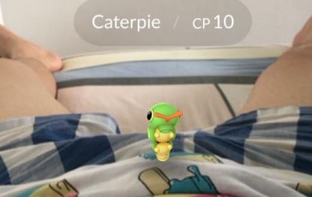 Chùm ảnh bắt Pokémon ở những nơi kì quặc nhất