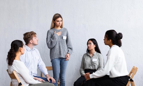 Kỹ Năng Diễn Đạt Là Gì? Làm Sao Để Thể Hiện Tốt Trước Đám Đông?