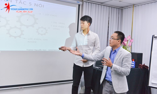Hướng dẫn kỹ năng sử dụng tay trong giao tiếp