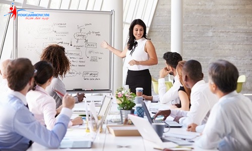Nên mặc gì khi thuyết trình trước đám đông