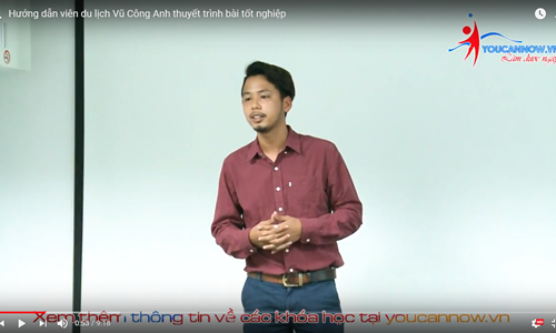 Hướng dẫn viên du lịch Vũ Công Anh thuyết trình bài tốt nghiệp