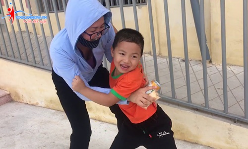 Học giao tiếp - Ứng xử thông minh khi gặp người lạ