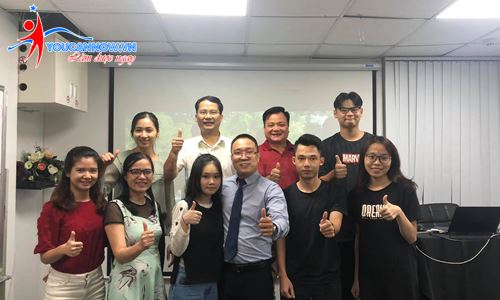 Khóa học giao tiếp thuyết trình K45: Sự cố gắng được đền đáp