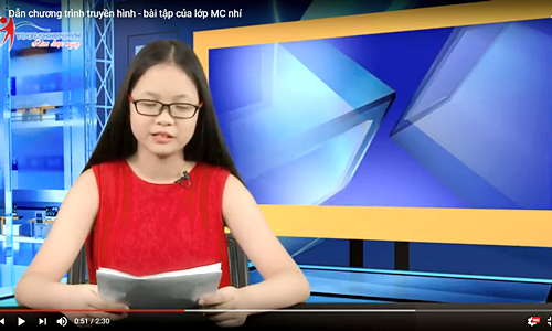 Học viên lớp MC nhí Triệu Linh thực hành kỹ năng dẫn chương trình