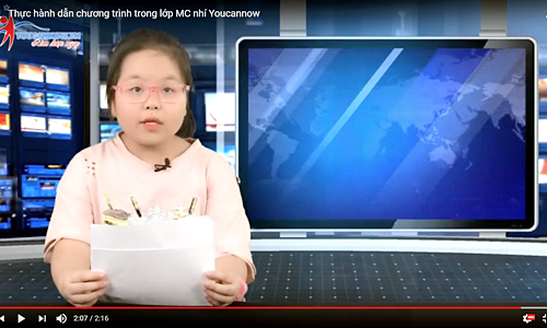 Học viên lớp MC nhí thực hành kỹ năng dẫn chương trình