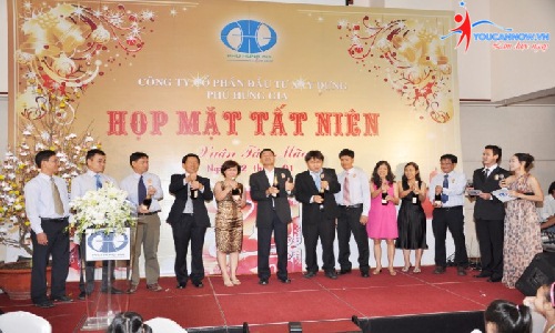 Kịch bản, lời dẫn chương trình Year End Party cho công ty