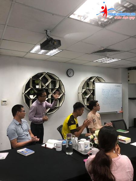 Lớp kỹ năng giao tiếp thuyết trình K37: Khép lại một khóa học thành công