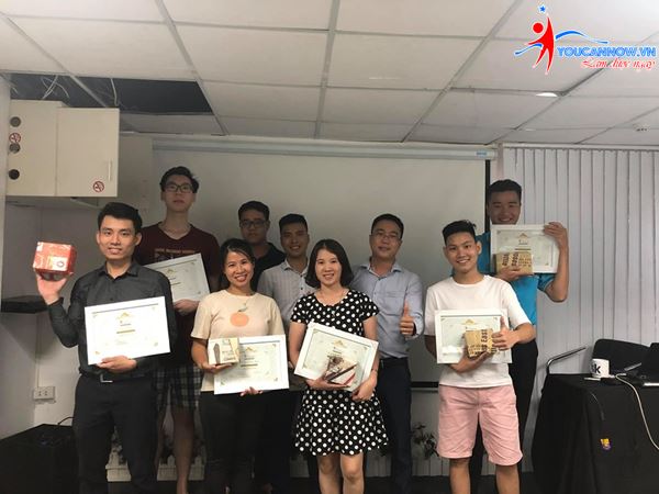 Lớp kỹ năng giao tiếp thuyết trình K37: Khép lại một khóa học thành công