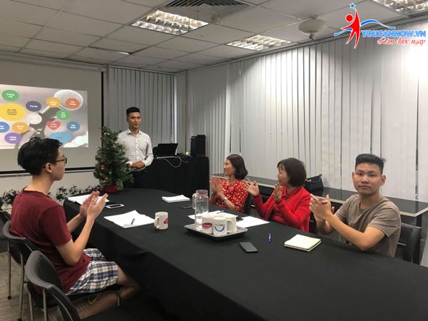 Lớp kỹ năng giao tiếp thuyết trình K37: Khép lại một khóa học thành công