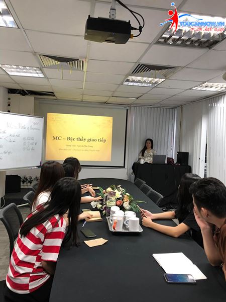 Khóa MC dẫn chương trình K33: Những cô gái trẻ đầy nhiệt huyết