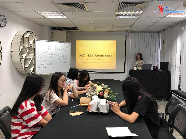 Khai giảng khóa học MC K32 trung tâm You Can Now