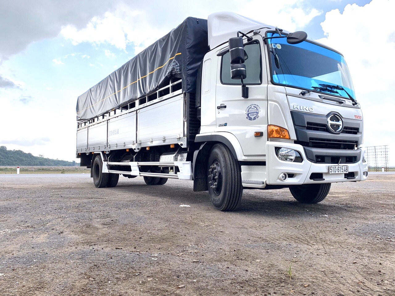 Xe tải Hino 8 tấn thùng mui bạt - FG