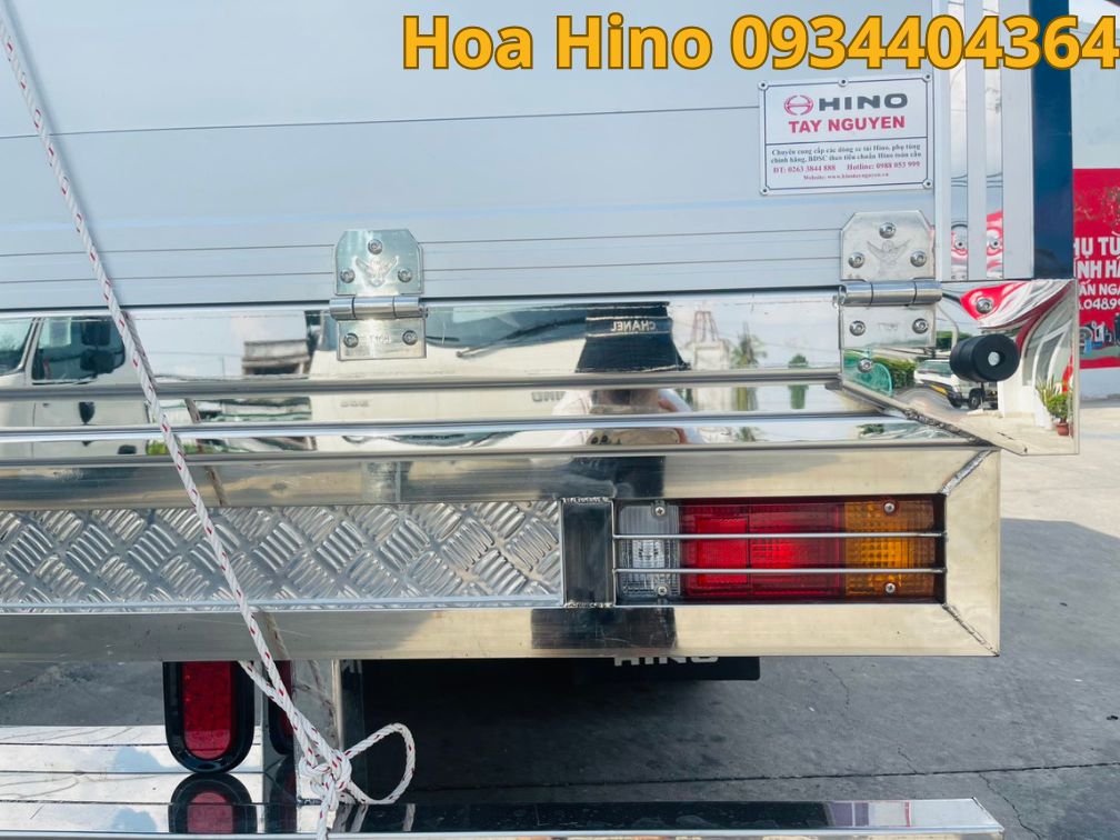hino-300-5-tan