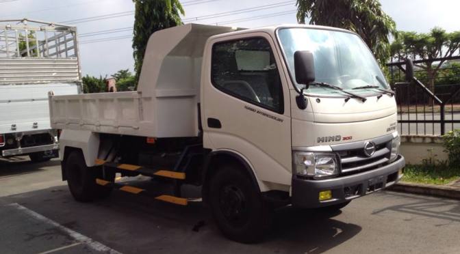 xe ben hino 3t8