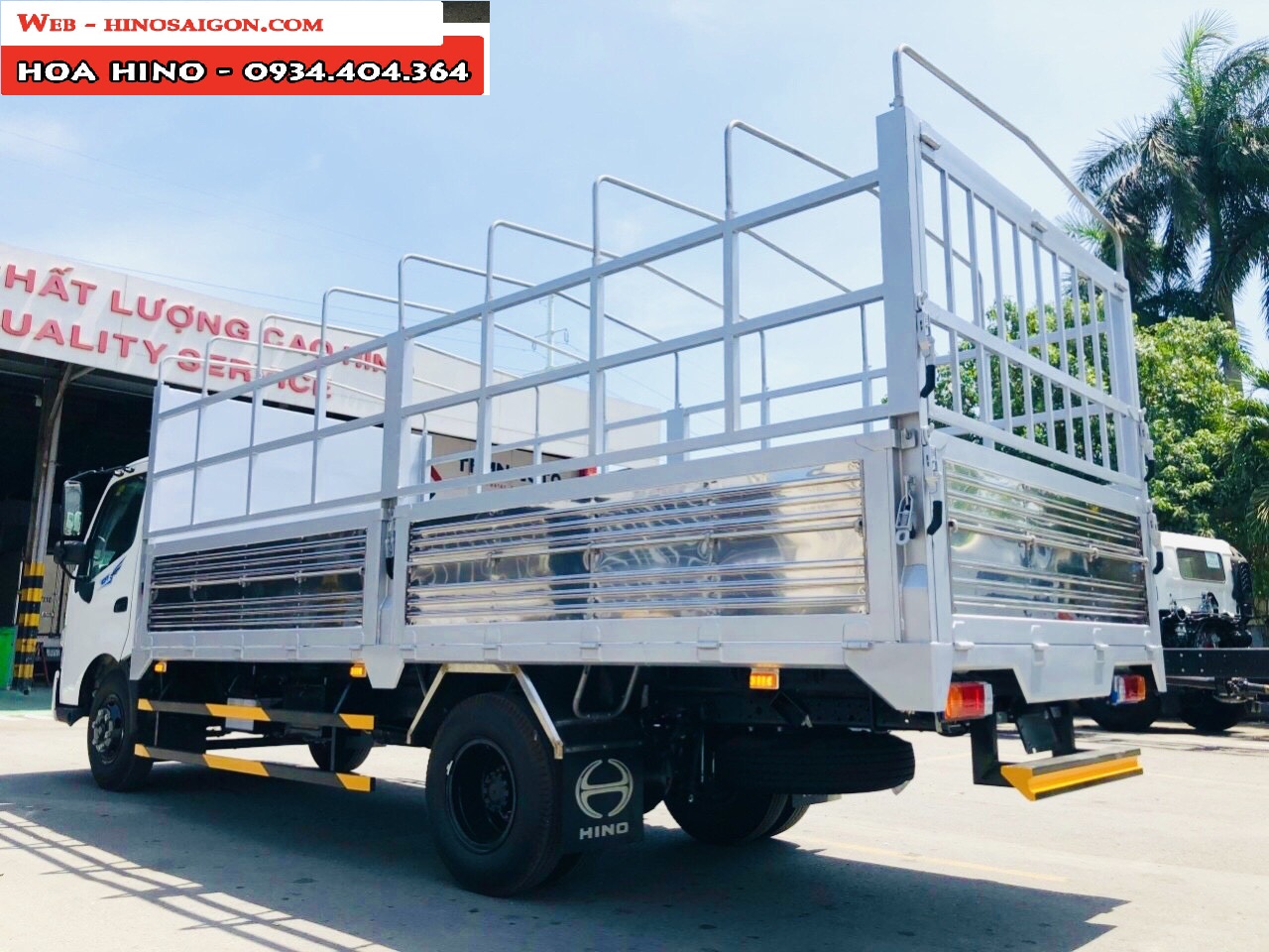 xe hino 5 tấn thùng bạt