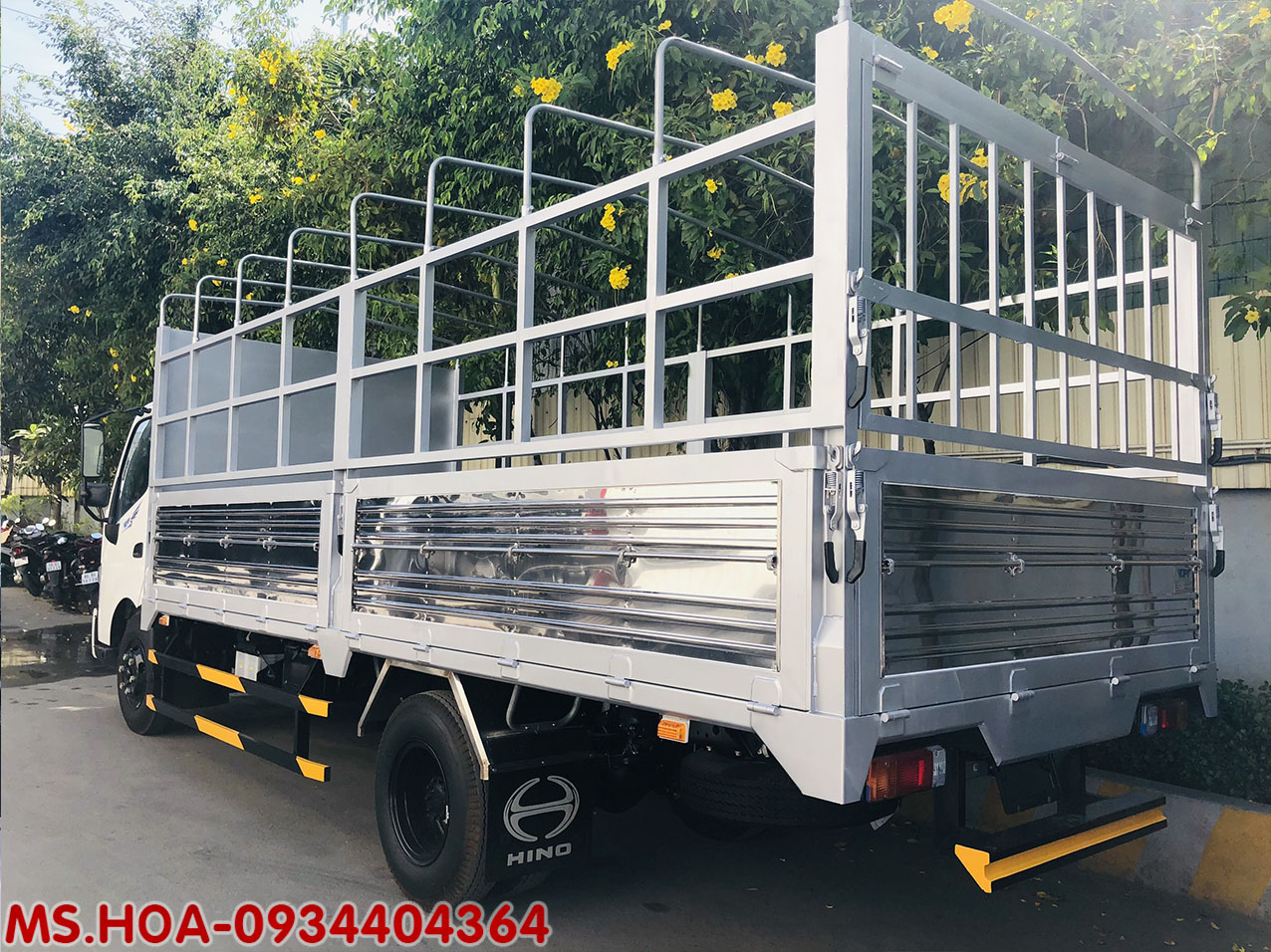 xe-tai-hino-5-tan-thung-nhom-inox