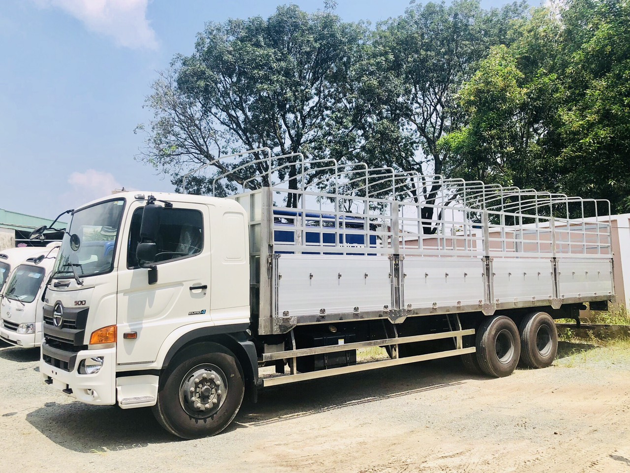 Xe tải hino 15 tấn thùng mui bạt nhôm thiết kế độc quyền