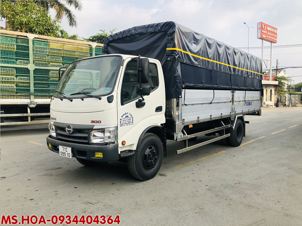 Xe tải Hino 3T5 thùng kín  Hino 3 tấn rưỡi Hino 35T giá bao nhiêu   0906502451