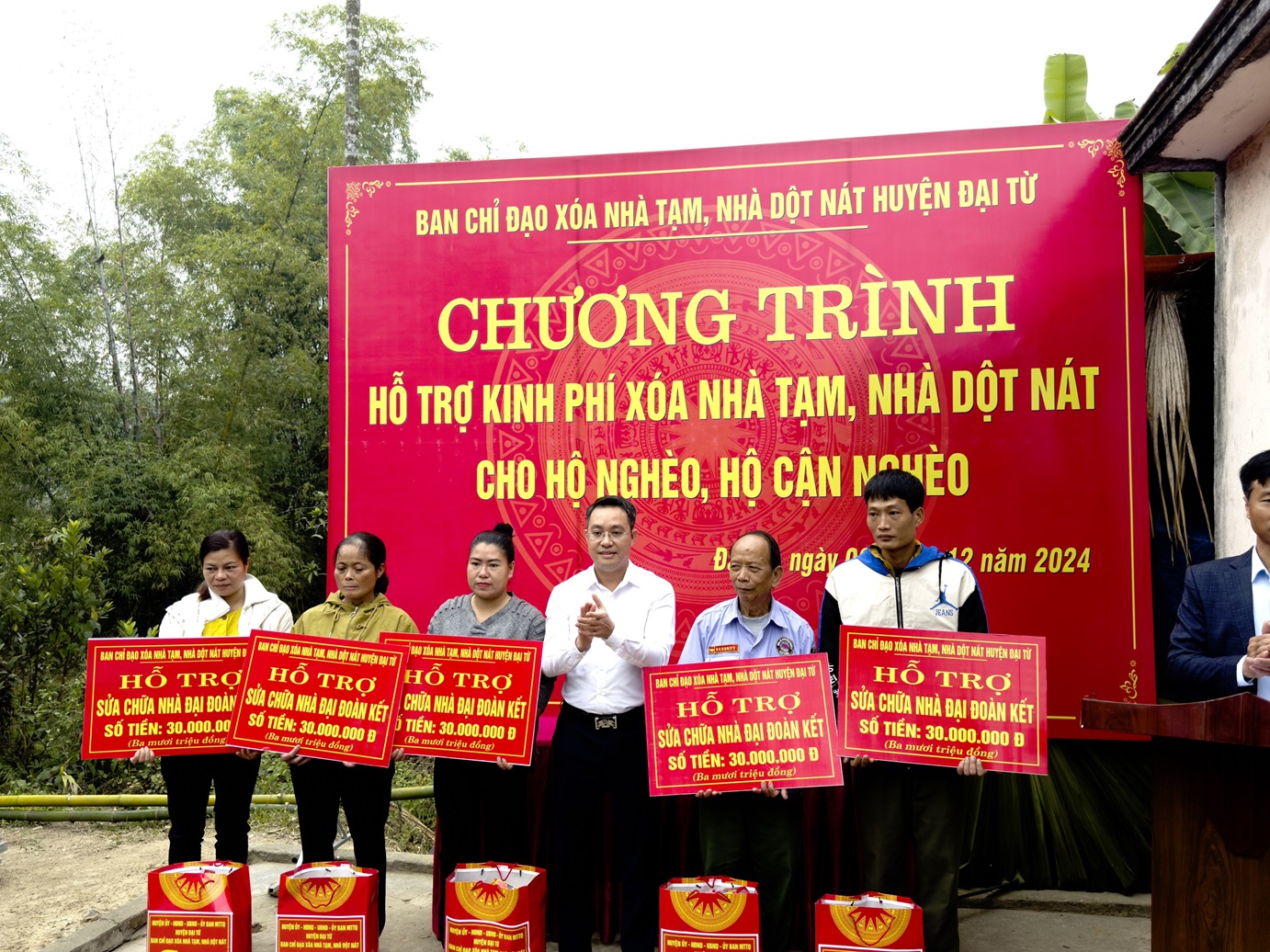 CÔNG TY CỔ PHẦN NACICO CHUNG TAY XÂY DỰNG NHÀ Ở CHO HỘ NGHÈO TẠI HUYỆN ĐẠI TỪ