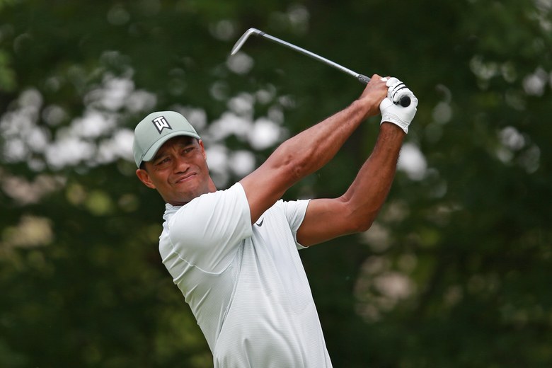 Tiger Woods trải qua phẫu thuật trên đầu gối trái Tiger Woods trải qua phẫu thuật trên đầu gối trái