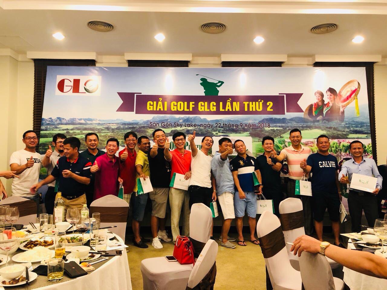 Golfers tham gia giải golf Gia Lương