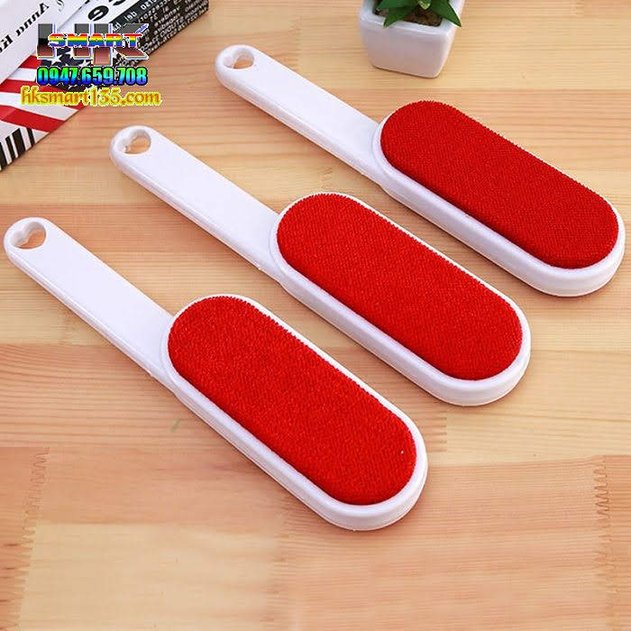 Cây phủi bụi tĩnh điện giúp làm sạch quần áo