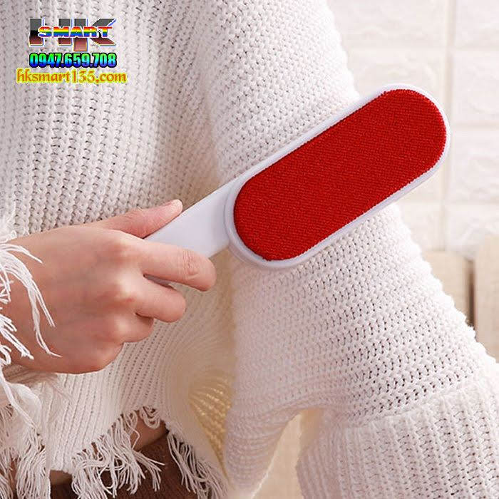 Cây phủi bụi tĩnh điện giúp làm sạch quần áo