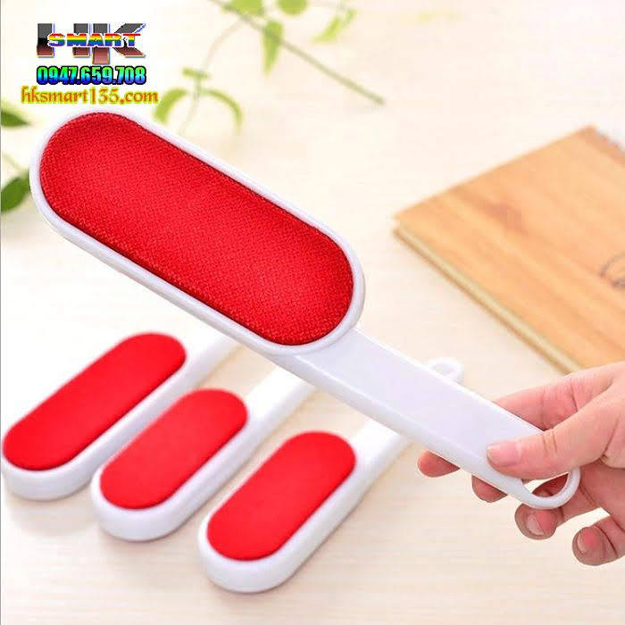 Cây phủi bụi tĩnh điện giúp làm sạch quần áo