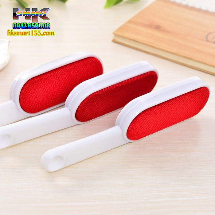 Cây phủi bụi tĩnh điện giúp làm sạch quần áo