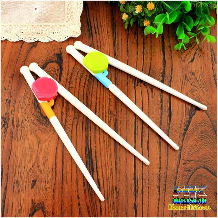 Đũa tập ăn cho bé Nhật Bản