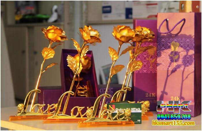 Hoa hồng mạ vàng 24k chữ love