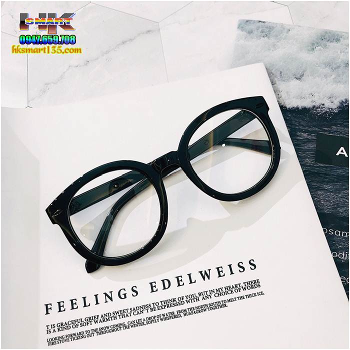 Kính trắng không độ gọng đen thời trang