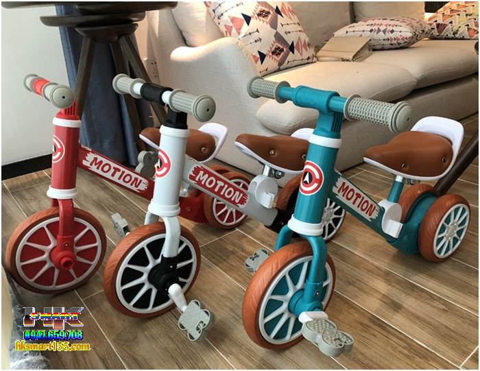 Xe Chòi chân 3 bánh kiêm xe đạp Motion