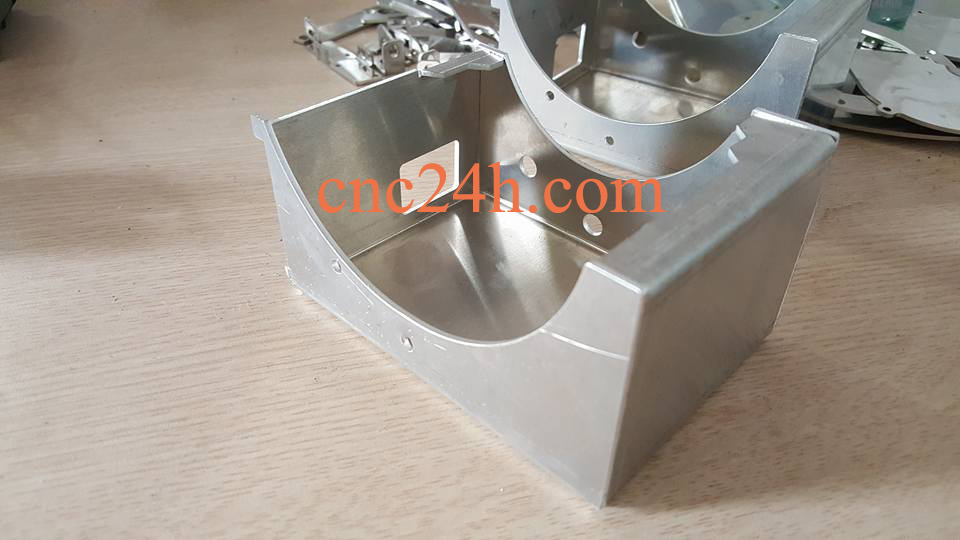 máy laser fiber gia công cơ khí